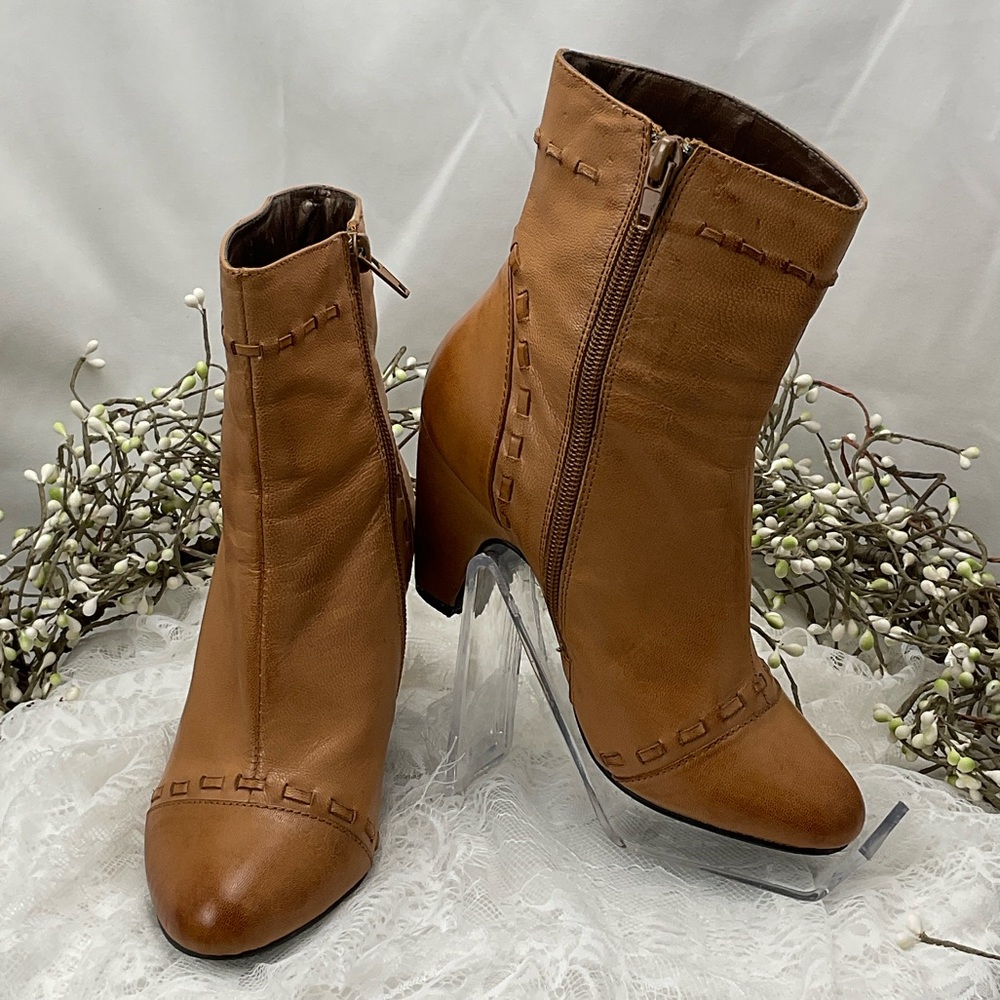 Cinderella Vintage‎ Tan Leather Heeled Booties w/ Contract Whipstiching #0215